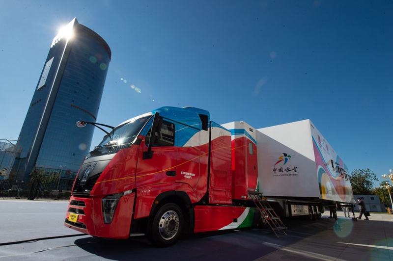 Picha iliyopigwa Oktoba 27, 2021 ikionyesha lori la kwanza la China la kutoa huduma ya kutia nta kwenye ubao wa kuteleza kwenye theluji lenye hakimiliki ya kujitegemea hapa Beijing, China. (Xinhua/Chen Zhonghao)