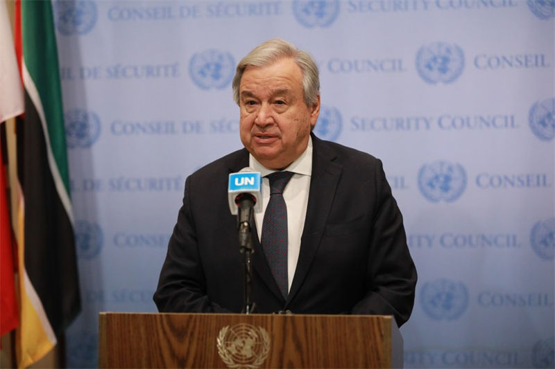 Katibu Mkuu wa Umoja wa Mataifa Antonio Guterres akizungumza na waandishi wa habari kuhusu wito wa kusimamisha mapigano kwa siku tatu nchini Sudan kwenye makao makuu ya Umoja wa Mataifa mjini New York, Aprili 20, 2023. (Xinhua/Xie E)