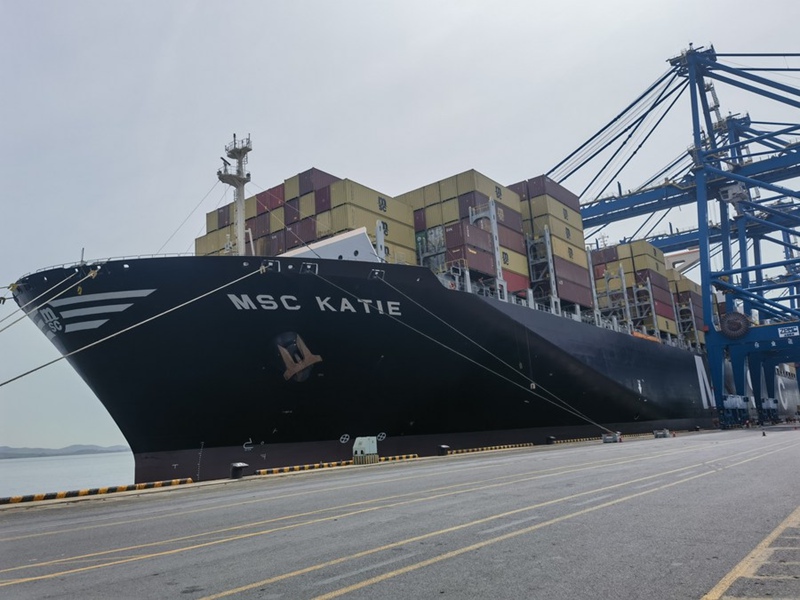 Meli ya kubeba makontena ya MSC Katie ikiwa tayari kuondoka kwenye Kituo cha Kontena cha Dalian huko Dalian, Mkoa wa Liaoning, Kaskazini-Mashariki mwa China, Mei 8, 2023. (Xinhua/Guo Xiang)