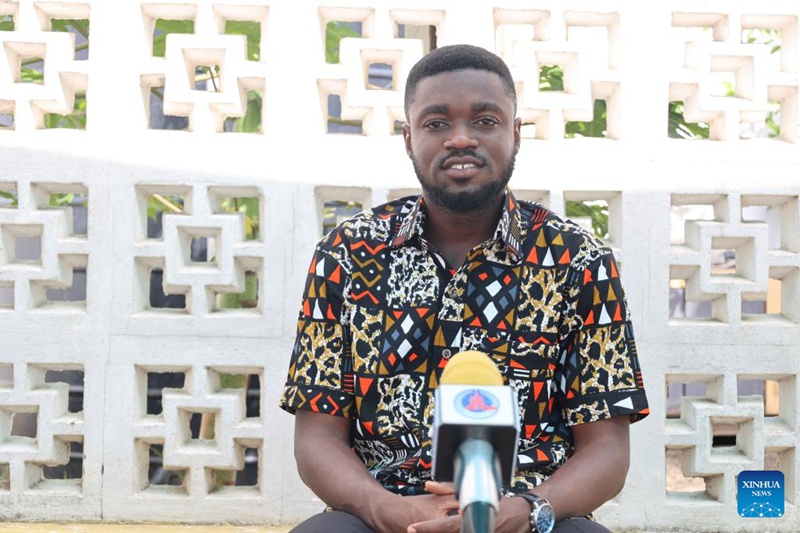 Kwaku Amponsah Asiama, Mtendaji na Msaidizi wa Kisiasa wa Katibu Mkuu wa Chama Tawala cha Ghana, New Patriotic Party, akizungumza katika mahojiano mjini Accra, Ghana, Mei 10, 2023. Kuimarika kwa kasi kwa uchumi na maendeleo ya kiteknolojia ya China kutaleta manufaa zaidi kwa watu wa Afrika, mwanasiasa wa Ghana amesema. (Picha na Seth/Xinhua)