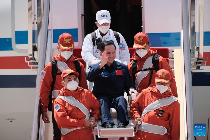 Wanaanga wa China wa Chombo cha Shenzhou-15 wawasili Beijing baada ya kutoka Anga ya Juu