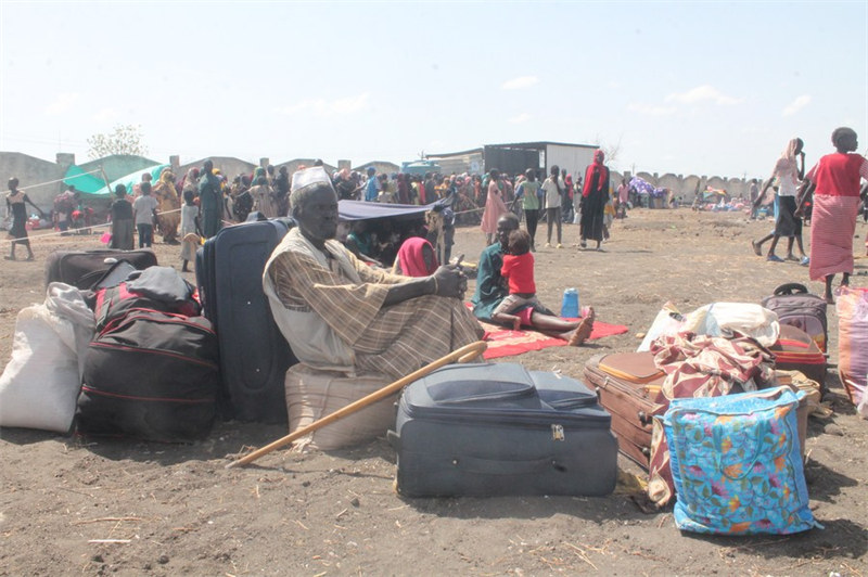 Raia wa Sudan Kusini waliokimbia makazi yao kutokana na vita nchini Sudan wakionekana kwenye kituo cha mapokezi katika Kaunti ya Renk, Jimbo la Upper Nile, Sudan Kusini, Aprili 30, 2023. (Picha na Denis Elamu/Xinhua)