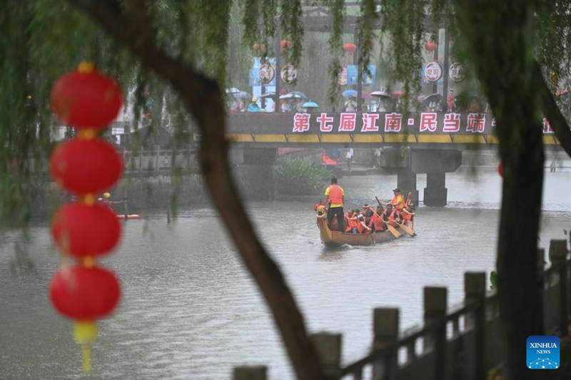 Wanakijiji washereheka sikukuu ijayo ya Tamasha la Mashua ya Dragoni Zhejiang, China