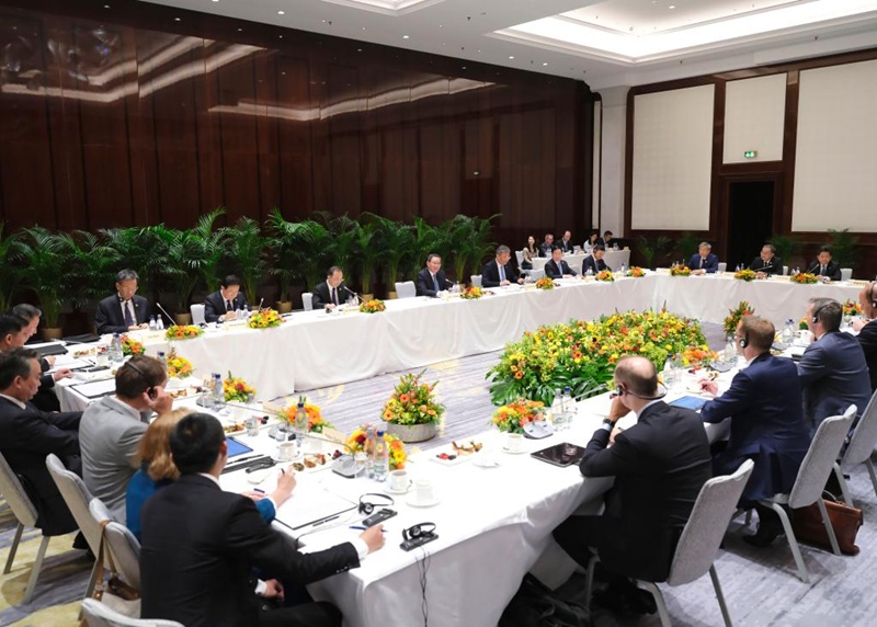 Waziri Mkuu wa China Li Qiang akishiriki semina na wawakilishi wa jumuiya ya wafanyabiashara wa Ujerumani mjini Berlin, Ujerumani, Juni 19, 2023. (Xinhua/Ding Lin)