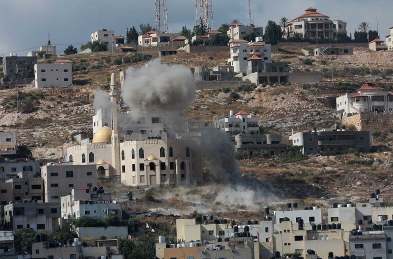 Moshi ukionekana wakati wa mapigano kati ya Wapalestina na wanajeshi wa Israel katika Mji wa Jenin ulioko Kando ya Magharibi ya Mto Jordan, Juni 19, 2023. (Picha na Ayman Nobani/Xinhua)