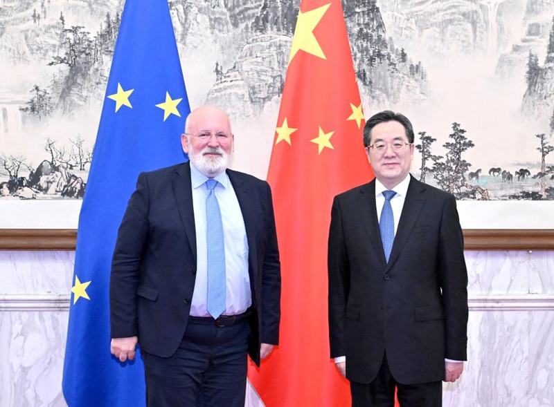 Naibu Waziri Mkuu wa China Ding Xuexiang na Makamu Mkuu Mtendaji wa Kamisheni ya Ulaya Frans Timmermans wakifanya mazungumzo ya nne ya ngazi ya juu ya Mazingira na Tabianchi kati ya China na Umoja wa Ulaya, mjini Beijing, China, Julai 4, 2023. (Xinhua/Yue Yuewei)