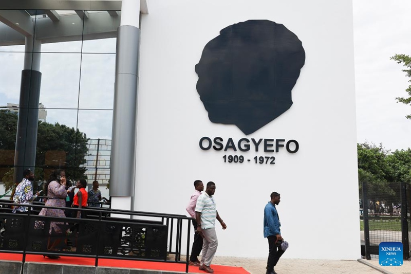 Watalii wakitembelea Eneo la Kumbukumbu ya Kwame Nkrumah huko Accra, Mji Mkuu wa Ghana, Julai 4, 2023. (Picha na Seth/Xinhua)
