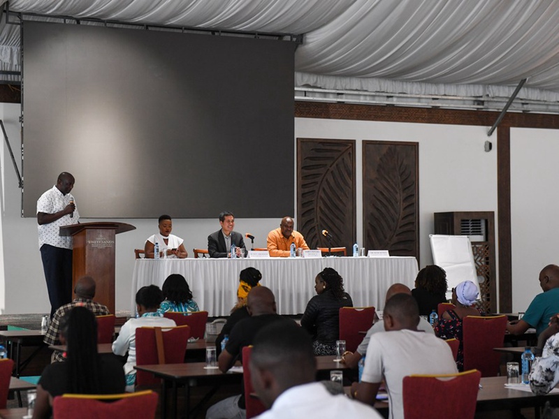 Picha hii, iliyopigwa Julai 9, 2023, inaonyesha semina ya wanafunzi ikifanyika mjini Mombasa, Kenya. (Xinhua/Li Yahui)