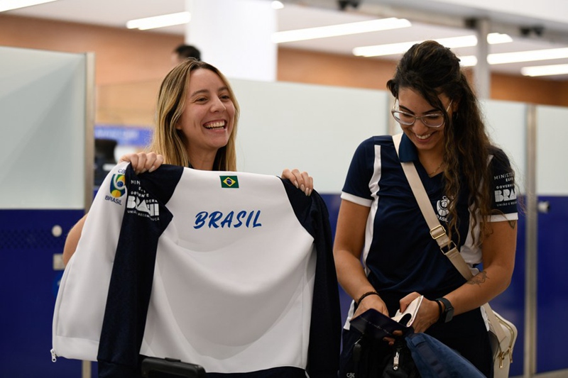 Kundi la kwanza la ujumbe wa Timu ya Brazil kwa ajili ya Michezo ya 31 ya wanafunzi wa Vyuo Vikuu Duniani ya FISU ya Chengdu 2021 (Chengdu Universiade) likiwasili kwenye Uwanja wa Ndege wa Kimataifa wa Chengdu Tianfu huko Chengdu, Mkoa wa Sichuan, China Julai 17, 2023. (Xinhua/Xu Bingjie)