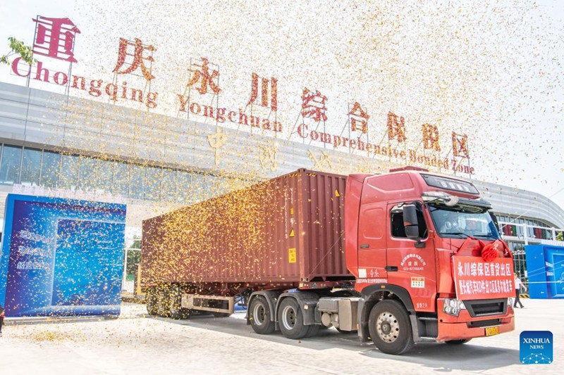 Mistari ya uzalishaji kwenye viwanda vya magari yanayotumia nishati mpya (NEVs) yafanya kazi kwa kasi kamili katika Mji wa Chongqing, China