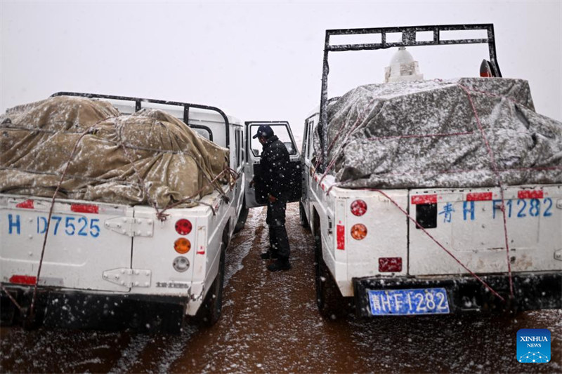 Habari Picha ya walinzi wa Hoh Xil, eneo la makazi muhimu kwa swala wa Tibet huko Qinghai wa China