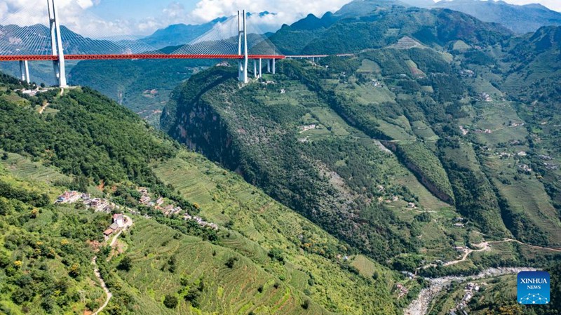 Mkulima wa China aendesha hoteli kijijini karibu na daraja la juu zaidi duniani