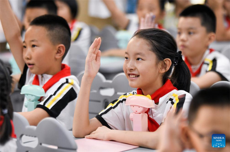 Muhula mpya wa masomo kwa shule za msingi na sekondari waanza Urumqi katika Mkoa wa Xinjiang, China