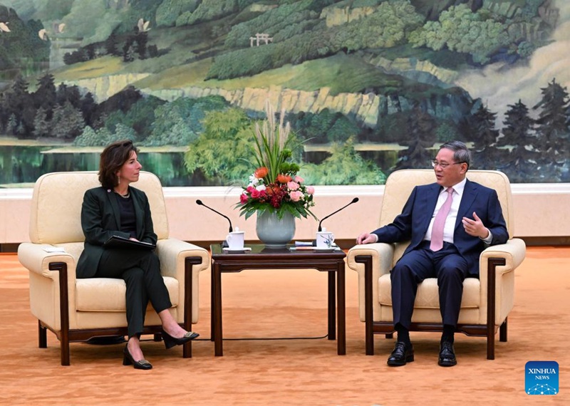 Waziri Mkuu wa China Li Qiang akikutana na Waziri wa Biashara wa Marekani Gina Raimondo ambaye yuko ziarani nchini China kwenye Jumba la Mikutano ya Umma la Beijing Agosti 29, 2023. (Xinhua/Rao Aimin)