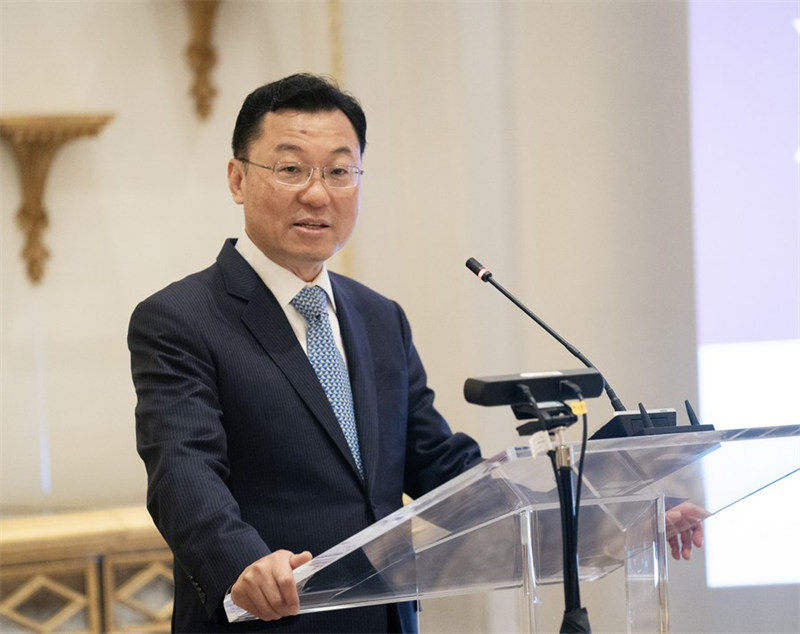 Balozi wa China nchini Marekani Xie Feng akizungumza kwenye mkutano wa kifungua kinywa ulioandaliwa na Shirikisho la Teknolojia ya Hali ya Juu ya Afya (AdvaMed) kwa mwaliko huko Washington, D.C., Marekani, Juni 28, 2023. (Xinhua/Liu Jie)
