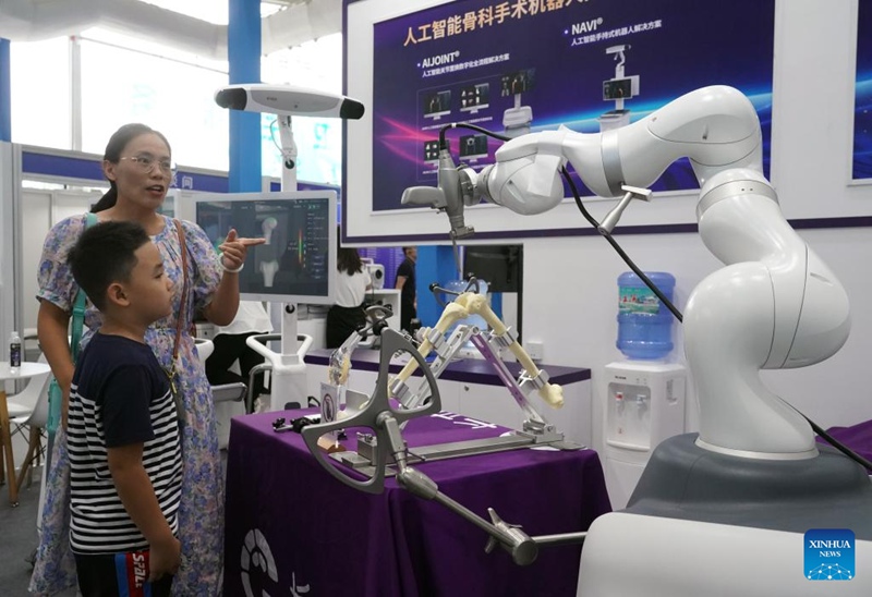 Teknolojia za kisasa zavutia watembeleaji wa Maonyesho ya Kimataifa ya Biashara ya Huduma ya China Mwaka 2023 (CIFTIS) mjini Beijing