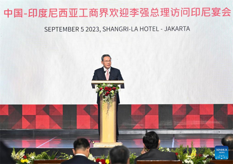 Waziri Mkuu wa China Li Qiang akizungumza kwenye hafla ya ukaribisho iliyoandaliwa na jumuiya ya wafanyabiashara wa China na Indonesia mjini Jakarta, Indonesia, Septemba 5, 2023. (Xinhua/Rao Aimin)