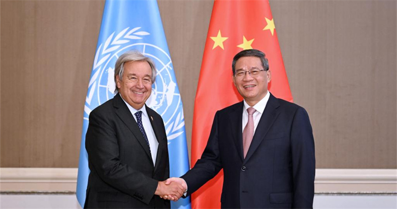 Waziri Mkuu wa China Li Qiang akikutana na Katibu Mkuu wa Umoja wa Mataifa Antonio Guterres  katika wakati wa mikutano ya viongozi kuhusu ushirikiano wa Asia Kusini Mashariki mjini Jakarta, Indonesia, Septemba 7, 2023. (Xinhua/Zhang Ling)