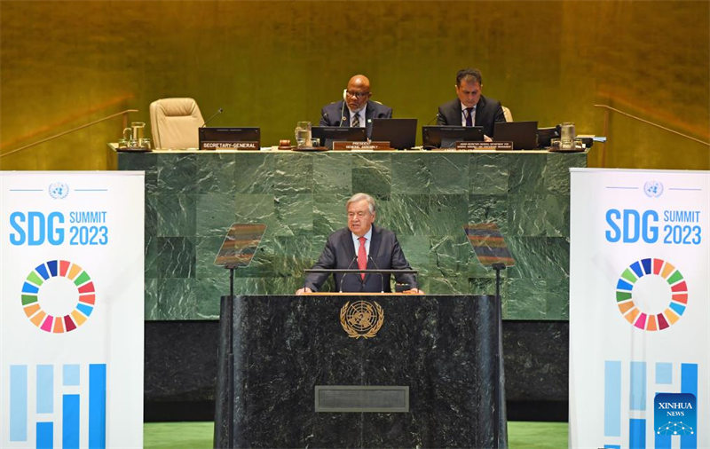 Katibu Mkuu wa Umoja wa Mataifa Antonio Guterres akihutubia ufunguzi wa Mkutano wa Malengo ya Maendeleo Endelevu kwenye makao makuu ya Umoja wa Mataifa mjini New York, Septemba 18, 2023. (Xinhua/Li Rui)