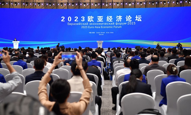 Picha hii iliyopigwa Septemba 22, 2023 ikionyesha  Baraza la Uchumi la Ulaya na Asia la 2023 huko Xi'an, Mji Mkuu wa Mkoa wa Shaanxi, Kaskazini-Magharibi mwa China. Kongamano la Kiuchumi la Ulaya na Asia la mwaka 2023 (EAEF) lenye mada ya  kutafuta fursa za ushirikiano  na maendeleo ya siku za baadaye, limefunguliwa Ijumaa huko Xi'an, Mji Mkuu wa Mkoa wa Shaanxi, Kaskazini-Magharibi mwa China. (Xinhua/Shao Rui)