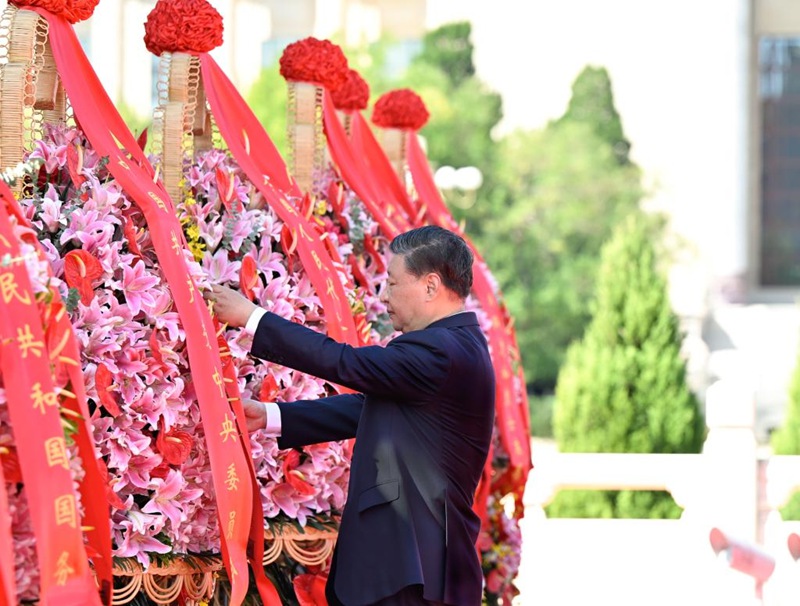 Rais Xi Jinping atoa heshima kwa mashujaa wa Kitaifa katika Siku ya Mashujaa Waliojitoa Mhanga kwa Taifa la China