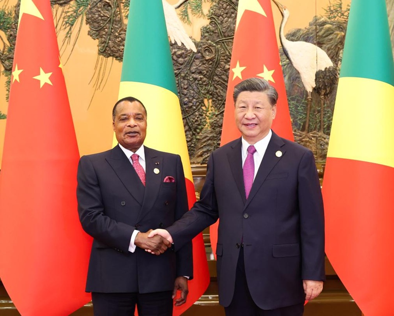 Rais Xi Jinping wa China akikutana na Rais wa Jamhuri ya Kongo Denis Sassou Nguesso, ambaye alikuwa Beijing  kuhudhuria kwenye Mkutano wa Baraza la Tatu la Ushirikiano wa Kimataifa wa Ukanda Mmoja, Njia Moja kwenye Jumba la Mikutano ya Umma la Beijing, China, Oktoba 19. 2023. (Xinhua/Pang Xinglei)