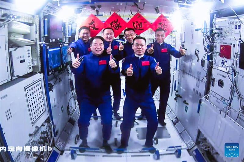 Wanaanga wa China wa Chombo cha Shenzhou-17 waingia kwenye kituo cha anga ya juu, kukamilisha makabidhiano ndani ya siku nne