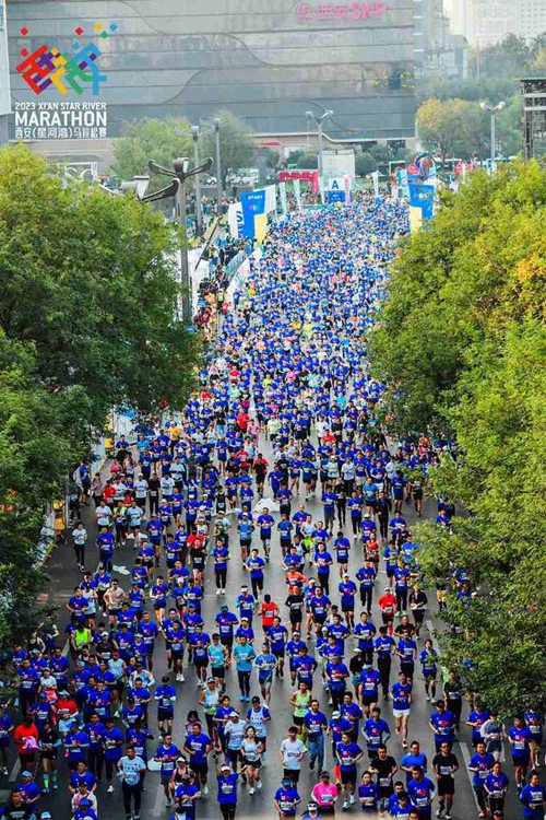 Mbio za Marathoni za Xi'an za 2023 zikifanyika. Picha kutoka kwa Kamati ya Uendeshaji wa Mbio za Marathoni za Xi'an.