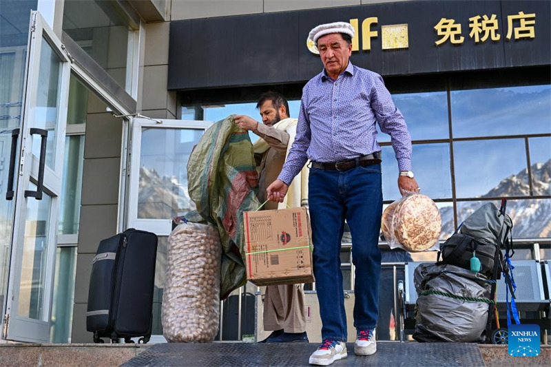 Kivuko cha Khunjerab, bandari kuu ya nchi kavu inayounganisha China na Pakistan