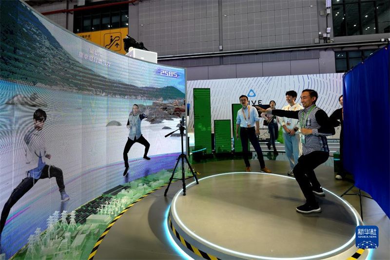 Picha: Roboti zenye teknolojia za Akili Bandia (AI) kwenye Maonesho ya Uagizaji Bidhaa ya China (CIIE)