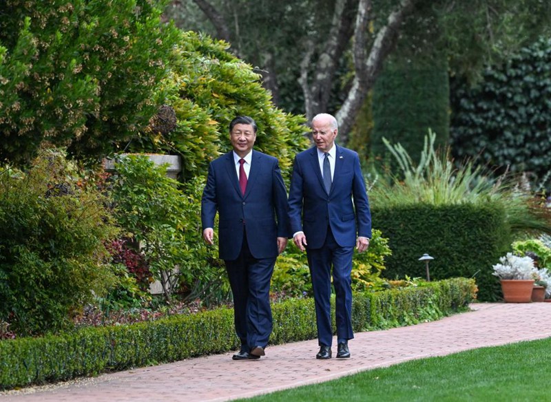 Rais wa China Xi Jinping na Rais wa Marekani Joe Biden wakitembea baada ya mazungumzo yao katika eneo la Filoli Estate lililoko Jimbo la California, Marekani, Novemba 15, 2023. (Xinhua/Rao Aimin)