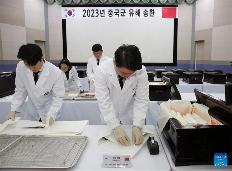 Mabaki ya wanajeshi 25 wa China waliouawa katika Vita vya Korea yawekwa kwenye jeneza nchini Korea Kusini