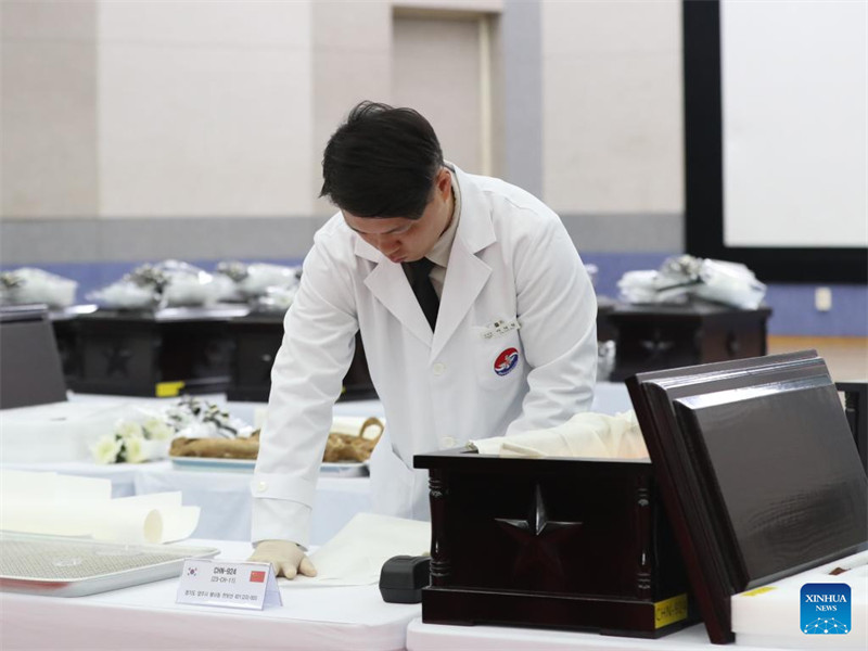 Mabaki ya wanajeshi 25 wa China waliouawa katika Vita vya Korea yawekwa kwenye jeneza nchini Korea Kusini