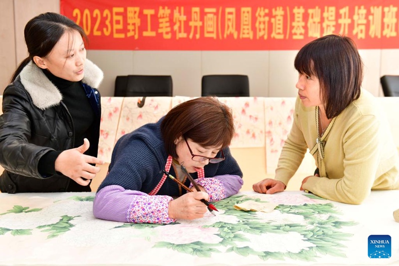 Kazi ya kuchora picha za maua za Peony yachochea ustawi wa vijijini katika Mkoa wa Shandong, China