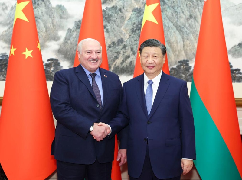 Rais wa China Xi Jinping akikutana na Rais wa Belarus Alexander Lukashenko mjini Beijing, China, Desemba 4, 2023. (Xinhua/Huang Jingwen)