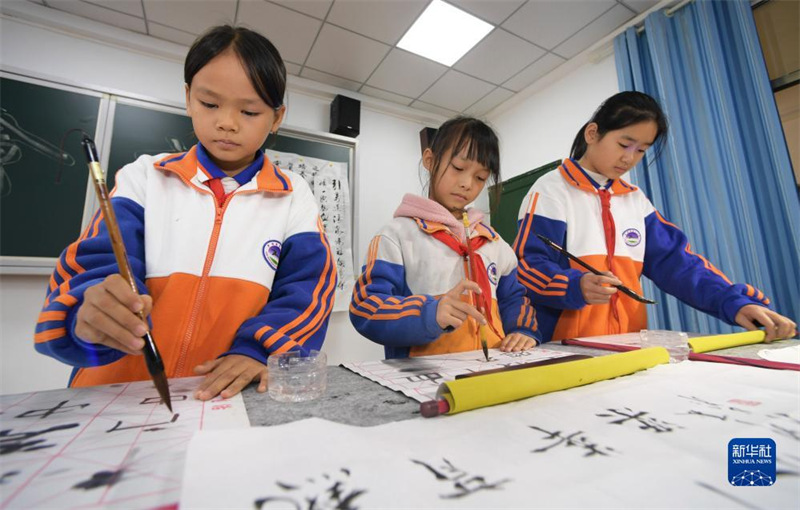 Shughuli za ziada za Wanafunzi baada ya masomo zaleta burudani mbalimbali katika Wilaya ya Luodian mkoani Guizhou, China