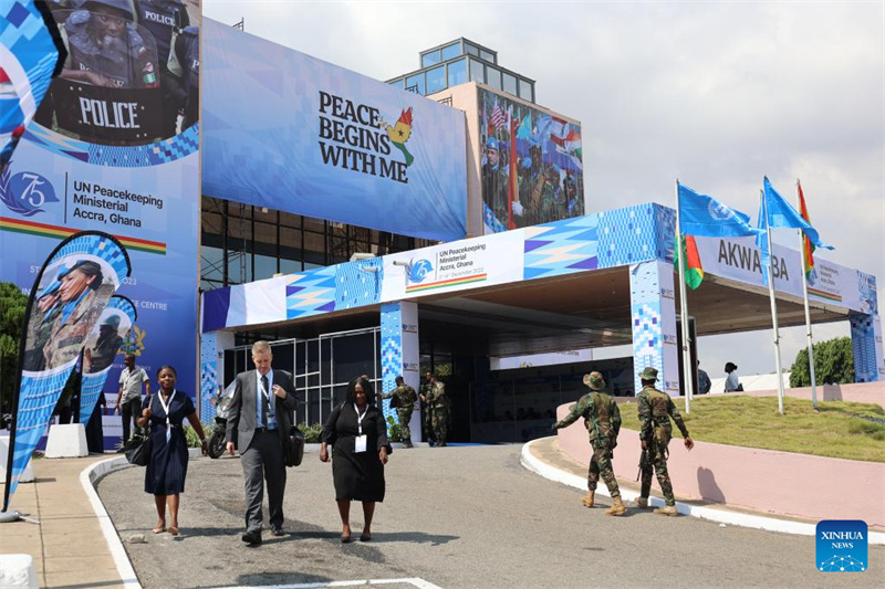 Wajumbe wakiwa katika picha ya pamoja kwenye Mkutano wa Mawaziri wa Kulinda Amani wa Umoja wa Mataifa wa Mwaka 2023 mjini Accra, Ghana, Desemba 6, 2023. (Picha na Seth/Xinhua)