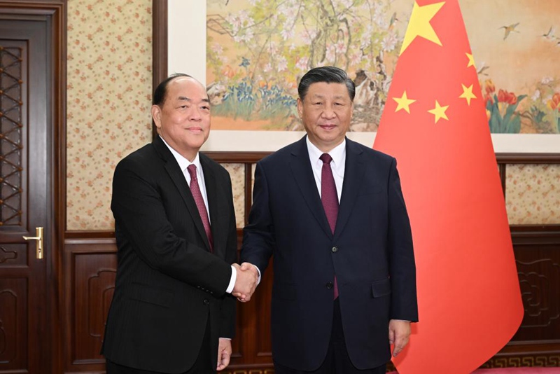 Rais Xi Jinping apokea na kusikia ripoti kutoka kwa Ofisa Mtendaji Mkuu wa Macao SAR