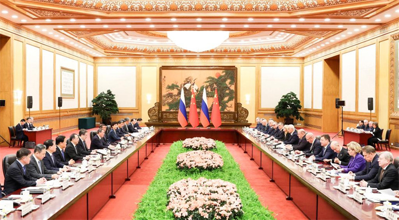 Waziri Mkuu wa China Li Qiang na Waziri Mkuu wa Shirikisho la Russia Mikhail Mishustin kwa pamoja wakiongoza mkutano wa 28 kati ya wakuu wa serikali za China na Russia kwenye Jumba la Mikutano ya Umma mjini Beijing, China, Desemba 19, 2023. (Xinhua/Pang Xinglei)