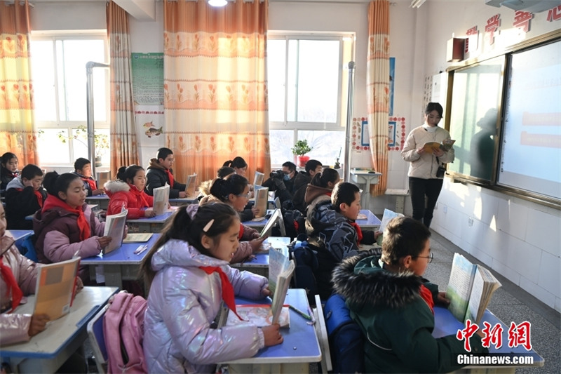 Shule za msingi na za sekondari za maeneo yaliyoathiriwa na tetemeko la ardhi ya Wilaya ya Jishishan zarejesha masomo kwa utaratibu