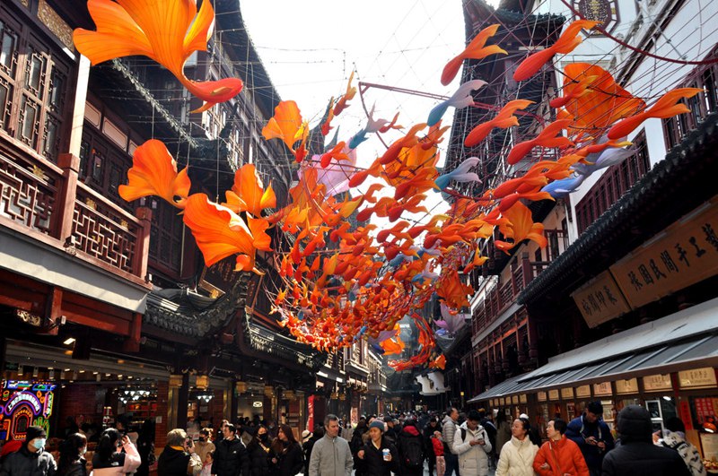 “Dragoni Mkubwa” aonekana kwenye Hekalu la Yuyuan, Shanghai na kuleta shamrashamra ya mwaka mpya wa dragoni