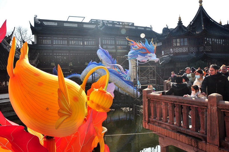 “Dragoni Mkubwa” aonekana kwenye Hekalu la Yuyuan, Shanghai na kuleta shamrashamra ya mwaka mpya wa dragoni