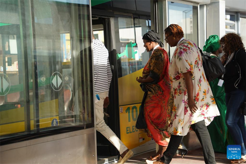 Senegal yazindua mtandao wa mabasi ya mwendokasi  ya kutumia umeme kikamilifu ulio wa kwanza katika Afrika ya Kusini mwa Jangwa la Sahara