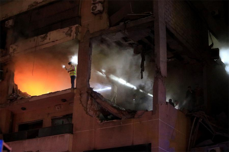 Picha hii ikionyesha ghorofa linalomilikiwa na Kundi la Vuguvugu ya Kiislam la Hamas likiwa limelengwa na shambulizi la droni la Israeli mjini Beirut, Lebanon, Januari 2, 2024. (Picha na Bilal Jawich/Xinhua)