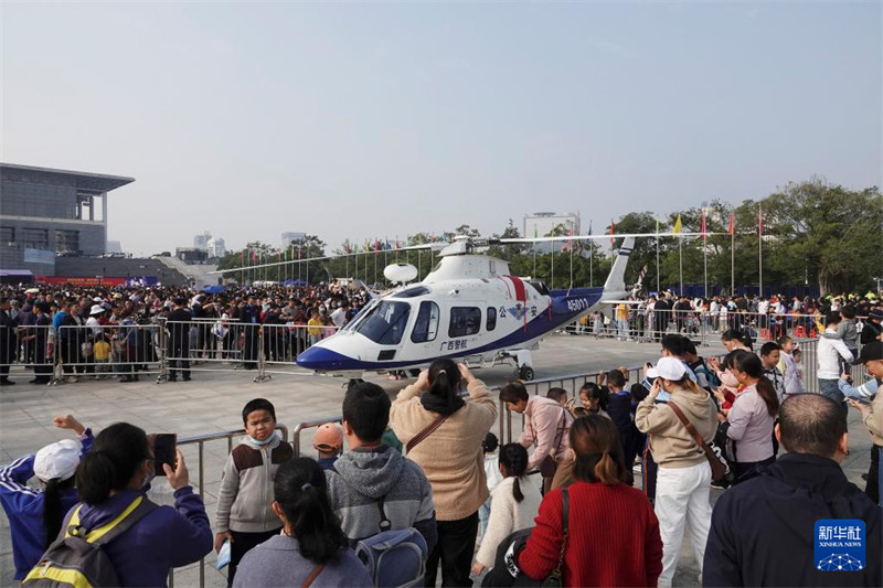 Polisi na wakazi wakaribisha pamoja Siku ya Polisi ya Umma ya China