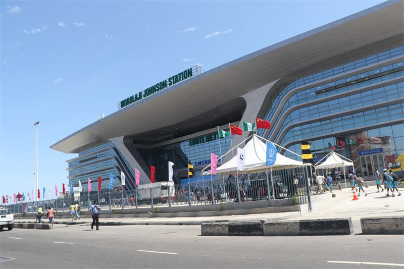 Picha iliyopigwa Juni 10, 2021, ikionyesha mandhari ya nje ya Stesheni Mobolaji Johnson ya reli ya Lagos-Ibadan mjini Lagos, Nigeria. (Picha na Emma Houston/Xinhua)