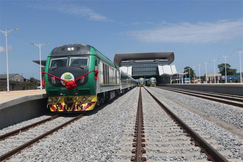 Miradi ya reli iliyojengwa na China yaleta safari za furaha za Msimu wa Sikukuu (Yuletide) nchini Nigeria