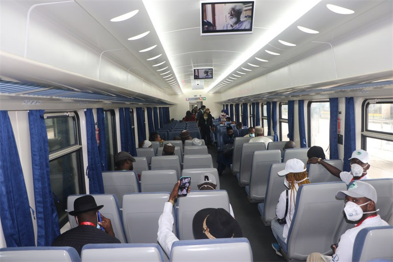 Miradi ya reli iliyojengwa na China yaleta safari za furaha za Msimu wa Sikukuu (Yuletide) nchini Nigeria