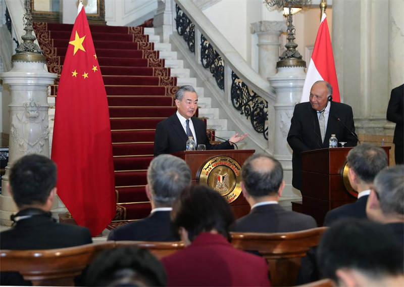 Waziri wa Mambo ya Nje wa China Wang Yi, ambaye pia ni Mjumbe wa Ofisi ya Siasa ya Kamati Kuu ya Chama cha Kikomunisti cha China (CPC), na Waziri wa Mambo ya Nje wa Misri Sameh Shoukry wakikutana kwa pamoja na waandishi wa habari baada ya mazungumzo yao mjini Cairo, Misri, Januari 14, 2024. (Xinhua/Wang Dongzhen)