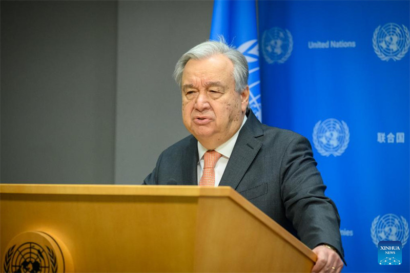 Katibu Mkuu wa Umoja wa Mataifa Antonio Guterres akiongea na waandishi wa habari kuhusu hali ya Gaza kwenye makao makuu ya Umoja wa Mataifa mjini New York, Januari 15, 2024. (Loey Felipe/Picha ya Umoja wa Mataifa/ Xinhua)